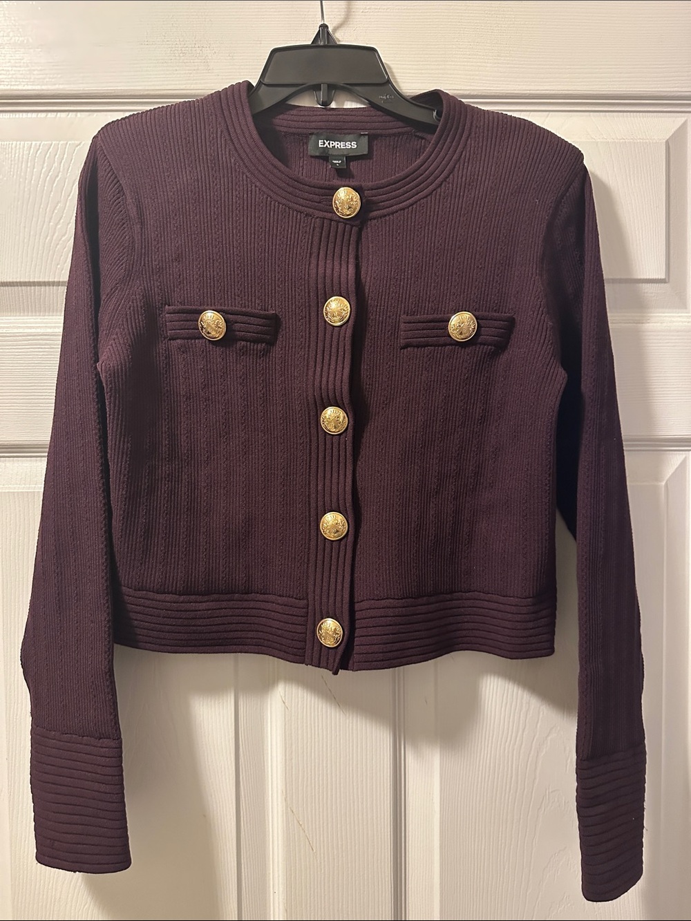 Women’s Express Novelty Button Cropped Ribbed Cardigan in Burgundy - Size L